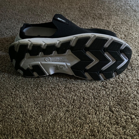 AVIA slip on knit shoe in black womens size 9 - Picture 3 of 3